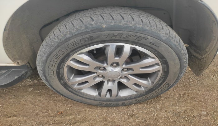 2016 Ford Endeavour TITANIUM 3.2 4X4 AT, Diesel, Automatic, 1,97,441 km, tyre