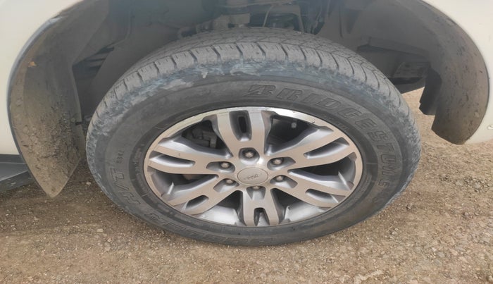 2016 Ford Endeavour TITANIUM 3.2 4X4 AT, Diesel, Automatic, 1,97,441 km, tyre