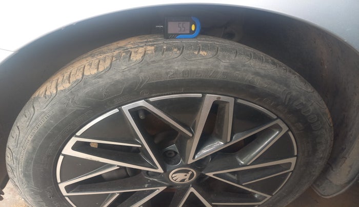 2021 Skoda Octavia L&K 2.0 AT, Petrol, Automatic, 27,725 km, tyre