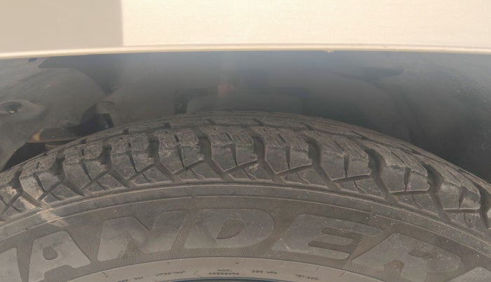 2018 Mahindra TUV300 T10, Diesel, Manual, 1,62,021 km, tyre