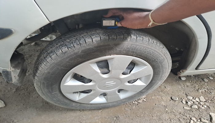 2015 Maruti Wagon R 1.0 LXI CNG, Petrol, Manual, 1,08,290 km, tyre