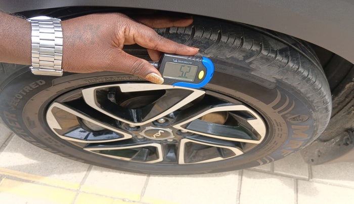 2023 KIA CARENS  PRESTIGE PLUS 1.5 TURBO PETROL IMT 7 STR , Petrol, Manual, 12,150 km, tyre