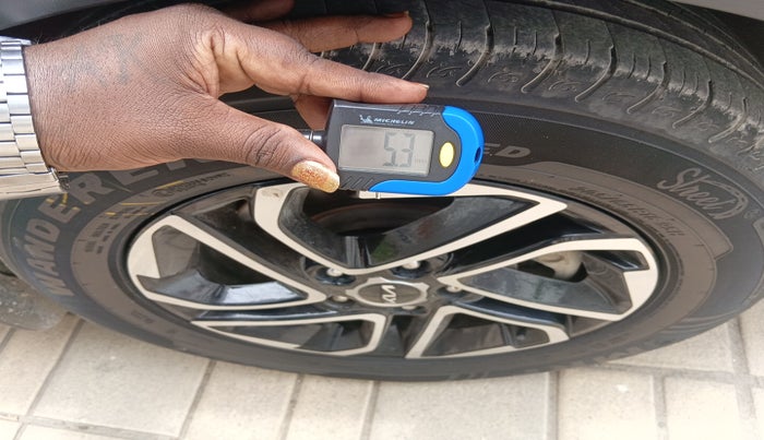 2023 KIA CARENS  PRESTIGE PLUS 1.5 TURBO PETROL IMT 7 STR , Petrol, Manual, 12,150 km, tyre