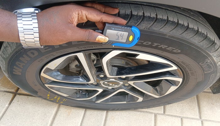 2023 KIA CARENS  PRESTIGE PLUS 1.5 TURBO PETROL IMT 7 STR , Petrol, Manual, 12,150 km, tyre