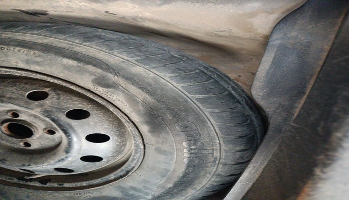 2015 Maruti Swift Dzire VDI ABS, Diesel, Manual, 1,21,800 km, tyre