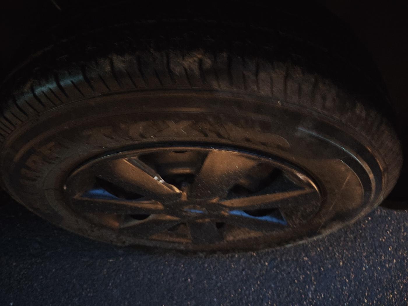 2012 Nissan Sunny XL, Petrol, Manual, 81,220 km, tyre
