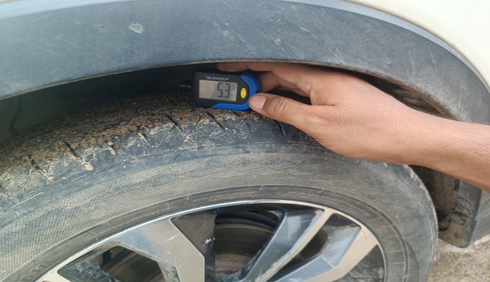 2021 Mahindra XUV300 W8 (O) 1.2 PETROL, Petrol, Manual, 1,23,778 km, tyre