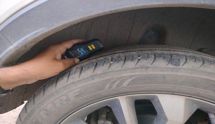 2021 Mahindra XUV300 W8 (O) 1.2 PETROL, Petrol, Manual, 24,146 km, tyre