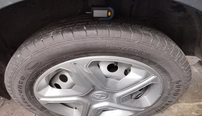 2023 Tata NEXON XE PETROL, Petrol, Manual, 4,639 km, tyre