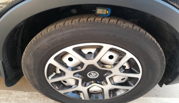2024 Mahindra XUV300 W4 1.2 PETROL, Petrol, Manual, 3,901 km, tyre