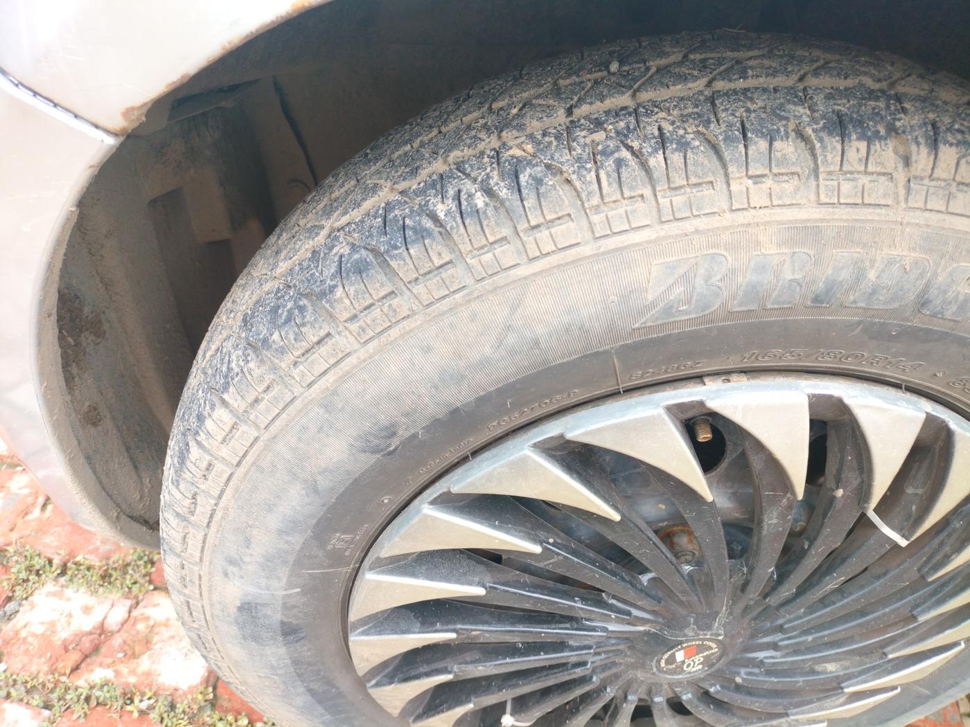 2010 Maruti Ritz VDI, Diesel, Manual, 1,53,700 km, tyre