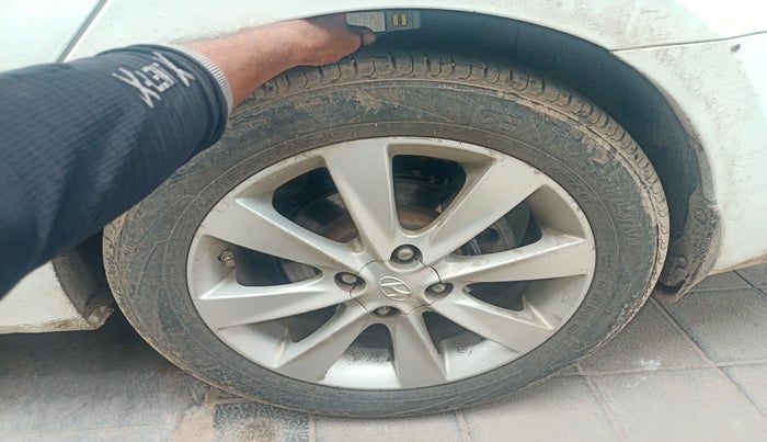 2012 Hyundai Verna FLUIDIC 1.6 CRDI SX AT, Diesel, Automatic, 1,31,790 km, tyre