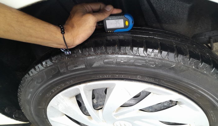 2018 Maruti Ertiga VXI SHVS, Petrol, Manual, 26,808 km, tyre