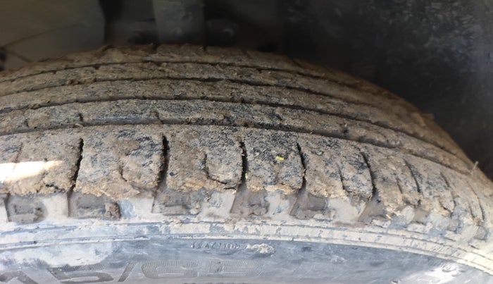 2015 Renault Duster 85 PS RXE DIESEL, Diesel, Manual, 1,10,020 km, tyre