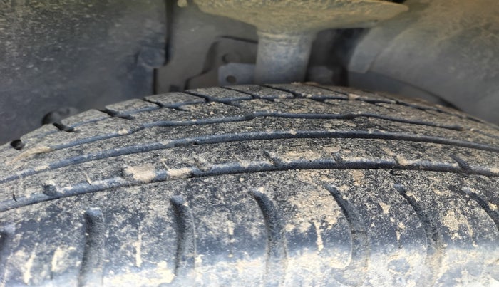 2015 Renault Duster 85 PS RXE DIESEL, Diesel, Manual, 1,10,020 km, tyre