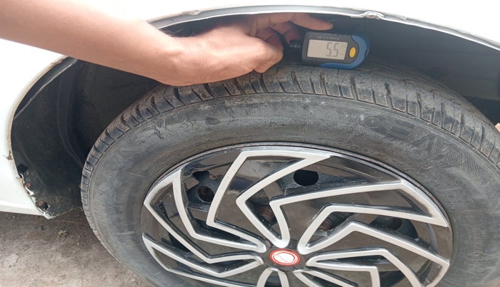2010 Hyundai Accent GLE, Petrol, Manual, 1,13,832 km, tyre
