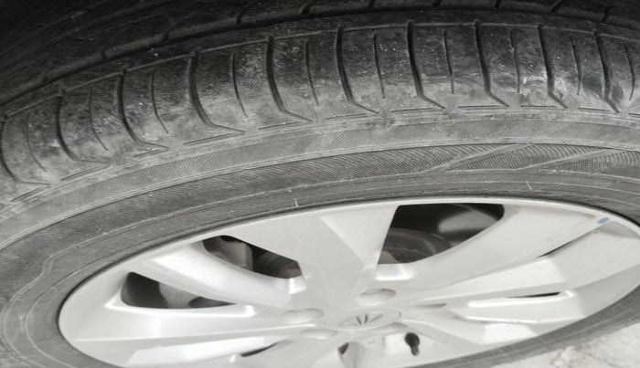 2020 Mahindra XUV300 W8 1.5 DIESEL, Diesel, Manual, 72,238 km, tyre