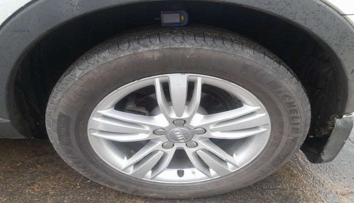 2014 Audi Q3 2.0 TDI QUATTRO, Diesel, Automatic, 1,06,745 km, tyre