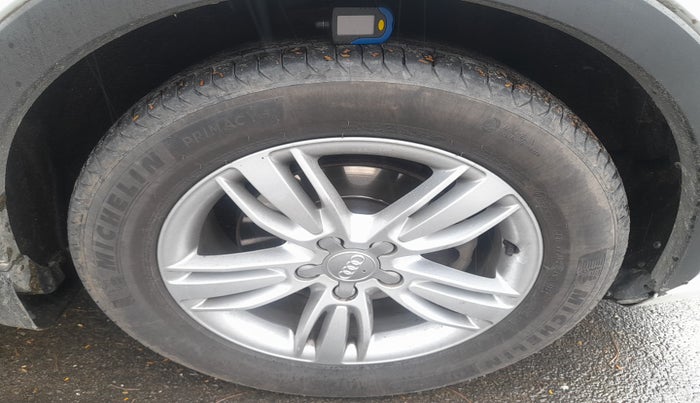 2014 Audi Q3 2.0 TDI QUATTRO, Diesel, Automatic, 1,06,745 km, tyre