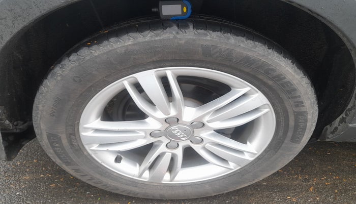 2014 Audi Q3 2.0 TDI QUATTRO, Diesel, Automatic, 1,06,745 km, tyre