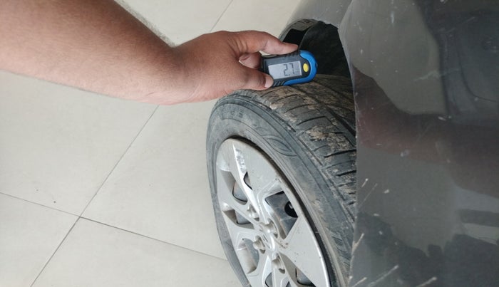 2017 Hyundai Xcent E+, Petrol, Manual, 1,49,339 km, tyre
