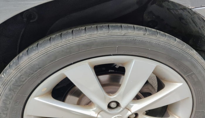 2013 Hyundai Verna FLUIDIC 1.6 CRDI SX AT, Diesel, Automatic, 1,27,879 km, tyre