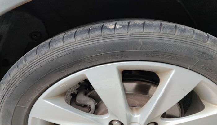 2013 Hyundai Verna FLUIDIC 1.6 CRDI SX AT, Diesel, Automatic, 1,27,879 km, tyre