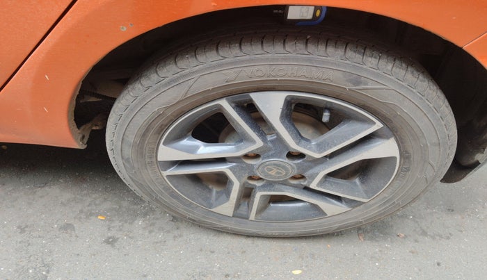 2019 Tata Tiago XZ PLUS DUAL TONE PETROL, Petrol, Manual, 1,01,453 km, tyre