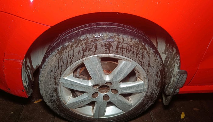 2010 Volkswagen Polo HIGHLINE1.2L, Petrol, Manual, 1,44,007 km, tyre