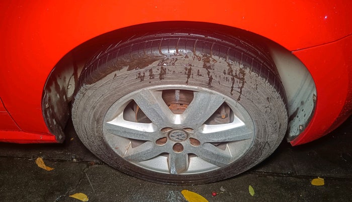 2010 Volkswagen Polo HIGHLINE1.2L, Petrol, Manual, 1,44,007 km, tyre