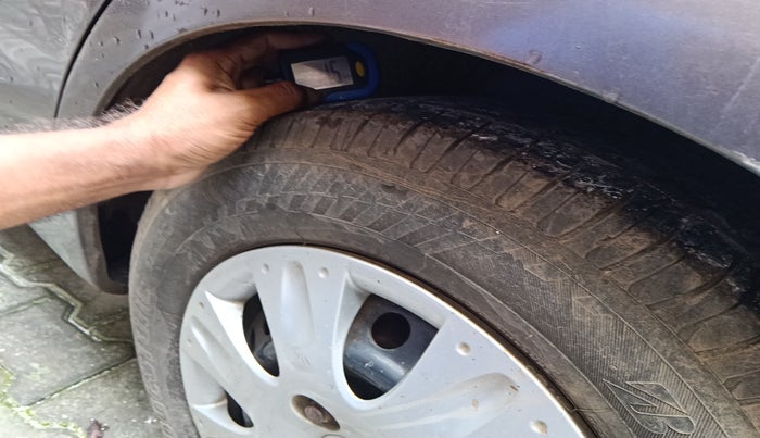 2010 Maruti Swift Dzire VXI, Petrol, Manual, 1,24,343 km, tyre