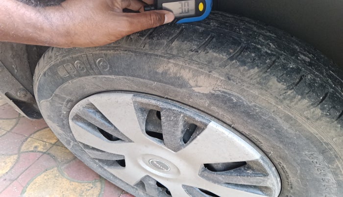2010 Maruti Swift Dzire VXI, Petrol, Manual, 1,24,343 km, tyre
