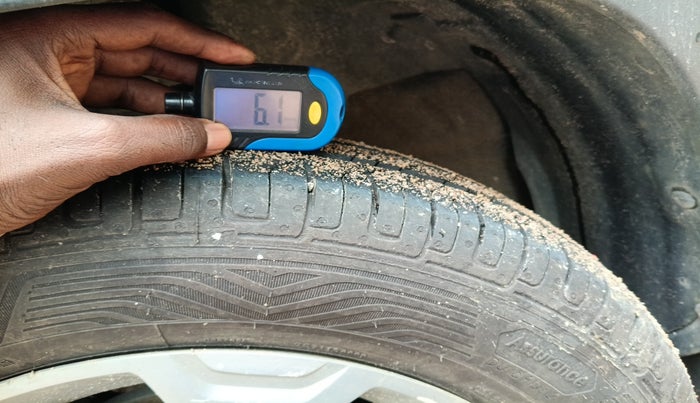 2018 Renault Kwid CLIMBER 1.0 AMT, Petrol, Automatic, 75,000 km, tyre