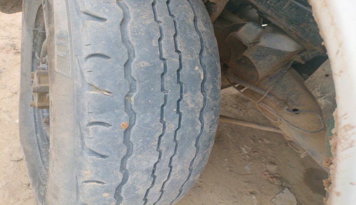 2013 Mahindra Bolero ZLX BS-III, Diesel, Manual, 2,08,766 km, tyre