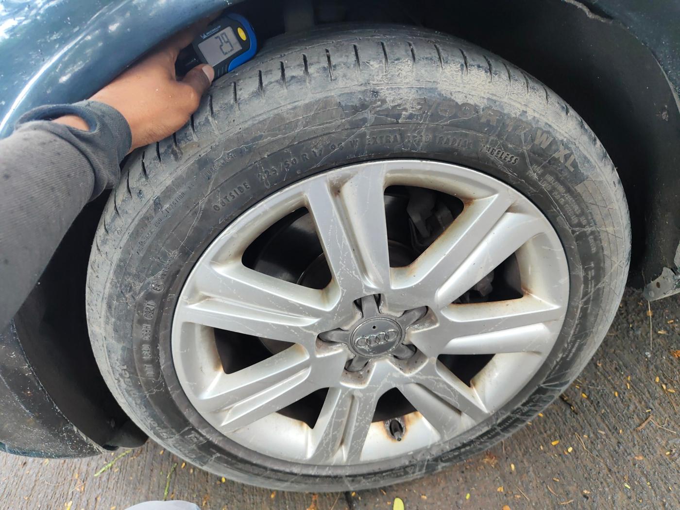 2011 Audi A4 2.0 TFSI, Petrol, Automatic, 48,181 km, tyre