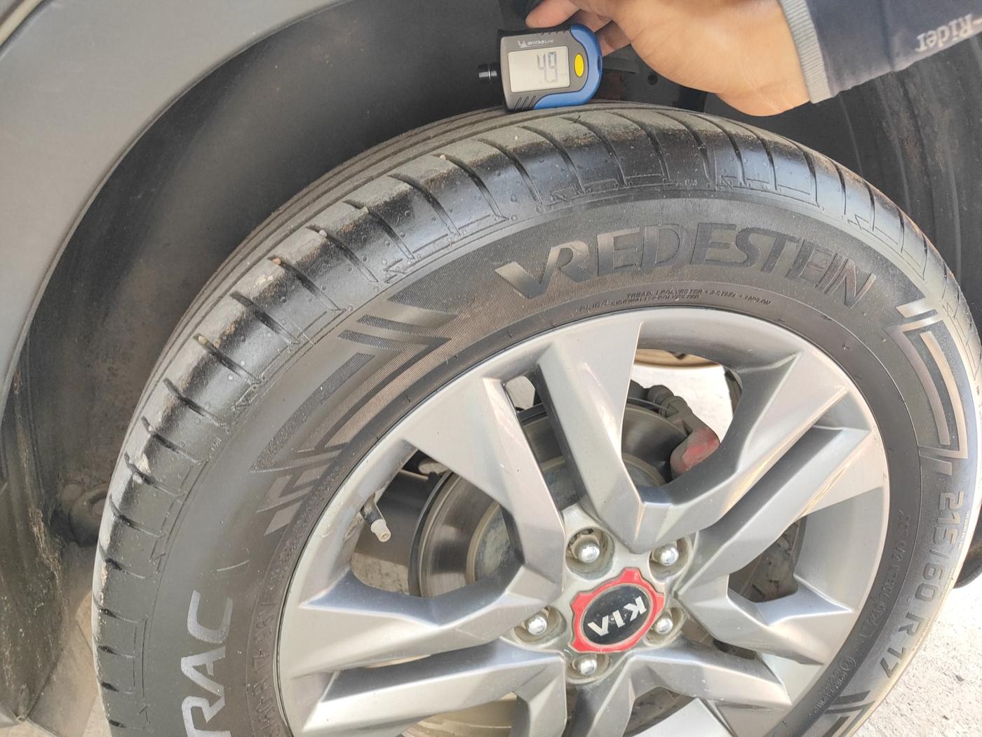 2020 KIA SELTOS HTK PLUS AT 1.5 DIESEL, Diesel, Automatic, 1,24,535 km, tyre