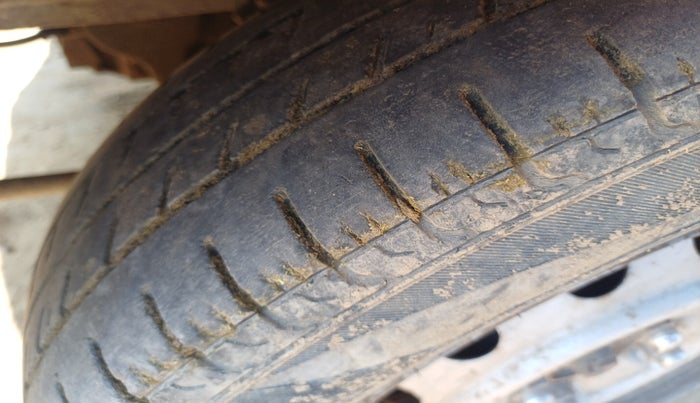 2012 Hyundai Eon ERA, Petrol, Manual, 1,50,000 km, tyre