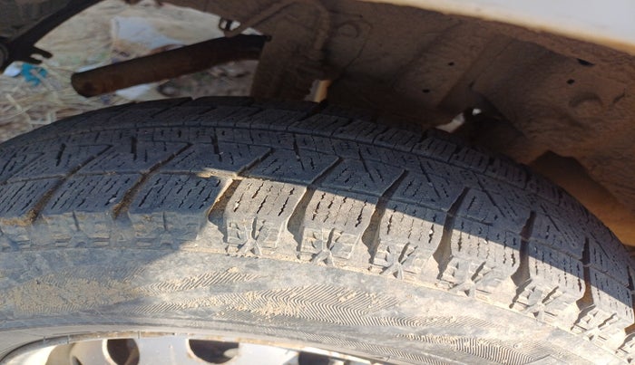 2012 Hyundai Eon ERA, Petrol, Manual, 1,50,000 km, tyre