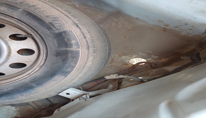 2012 Hyundai Eon ERA, Petrol, Manual, 1,50,000 km, tyre