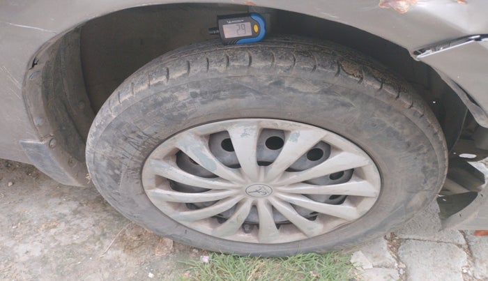 2016 Maruti Swift Dzire VXI, Petrol, Manual, 1,01,898 km, tyre
