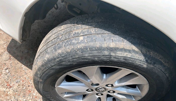 2012 Toyota Innova 2.5 G2 8STR, Diesel, Manual, 43,175 km, tyre