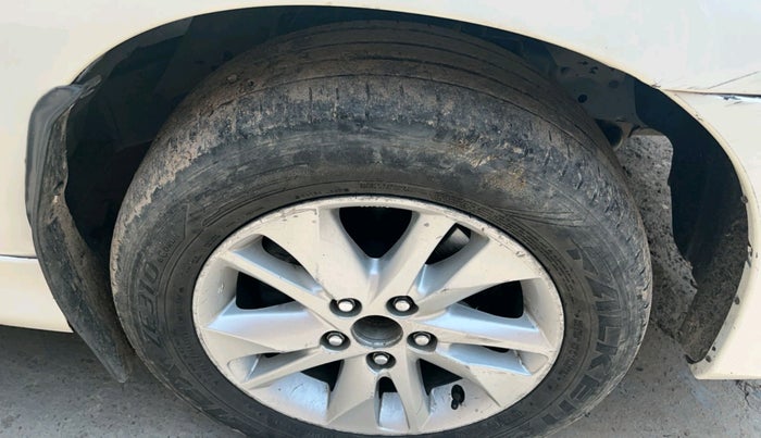 2012 Toyota Innova 2.5 G2 8STR, Diesel, Manual, 43,175 km, tyre