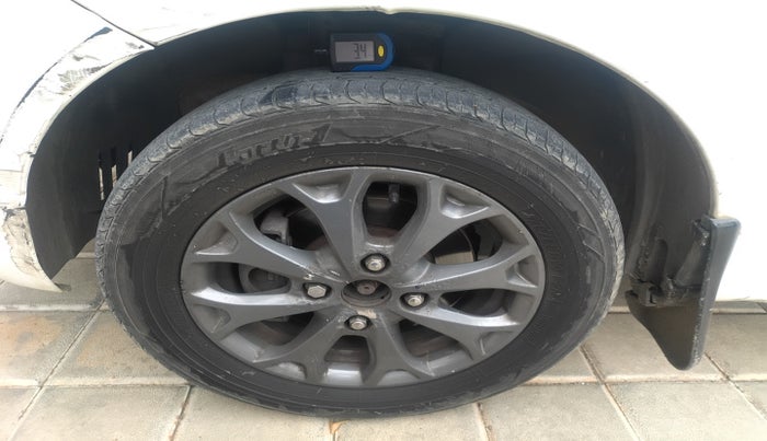 2014 Ford Figo TITANIUM 1.4 DIESEL, Diesel, Manual, 1,52,480 km, tyre