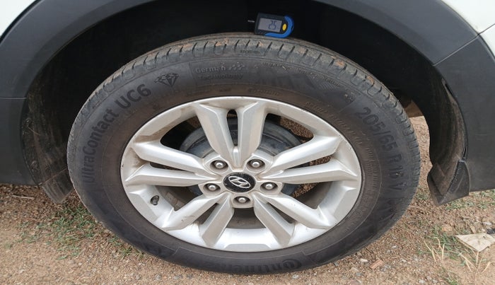 2017 Hyundai Creta SX PLUS 1.6 DIESEL, Diesel, Manual, 2,41,301 km, tyre