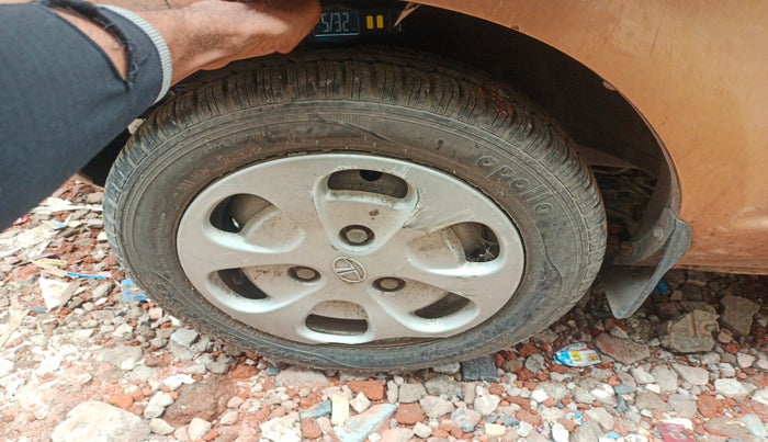 2013 Tata Nano LX, Petrol, Manual, 95,464 km, tyre