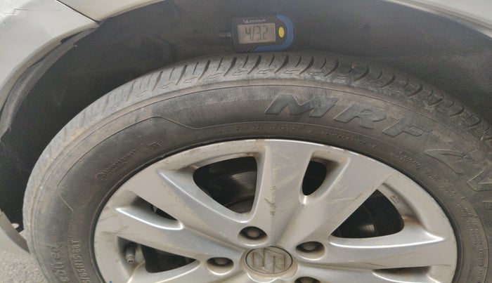 2016 Maruti Ertiga ZXI+, Petrol, Manual, 82,279 km, tyre