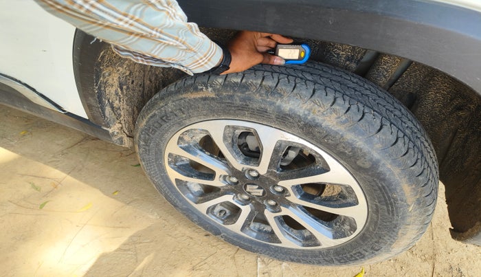 2022 Maruti Grand Vitara ALPHA SMART HYBRID ALLGRIP, Petrol, Manual, 88,679 km, tyre