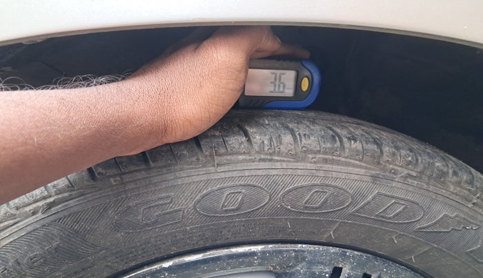 2010 Maruti Alto LXI, Petrol, Manual, 1,09,271 km, tyre