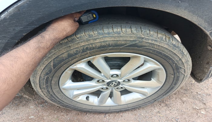 2015 Hyundai Creta SX PLUS 1.6 PETROL, Petrol, Manual, 1,21,952 km, tyre