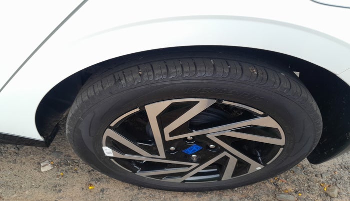 2024 Hyundai NEW I20 ASTA 1.2 MT, Petrol, Manual, 3,724 km, tyre